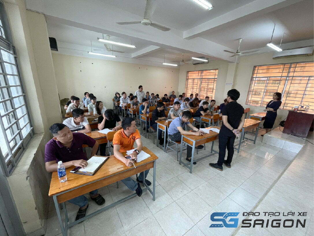 Trường đào tạo Lái xe Sài Gòn là một trong những nơi uy tín, chất lượng đáp ứng đủ nhu cầu cho các học viên về lấy bằng lái. 