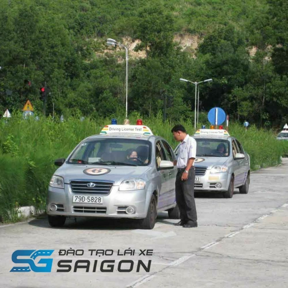 Trung tâm giảng dạy học lái xe B2 Thăng Long Nha Trang không chỉ đào tạo lấy giấy phép lái xe ô tô B2. Mà còn nhiều hạng bằng khác như A1, A2, C theo tiêu chuẩn Bộ GTVT Việt Nam.
