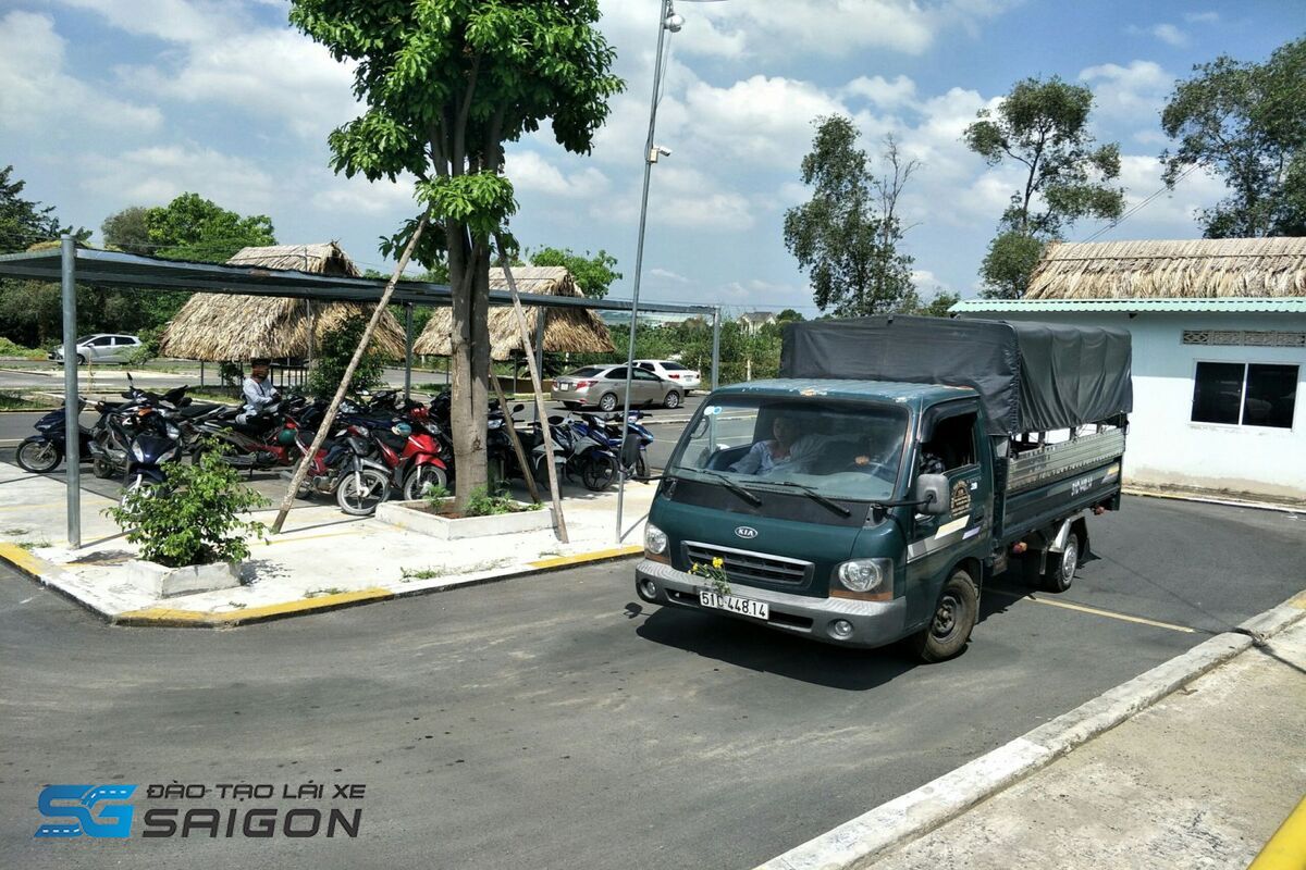 Không giữ khoảng cách an toàn